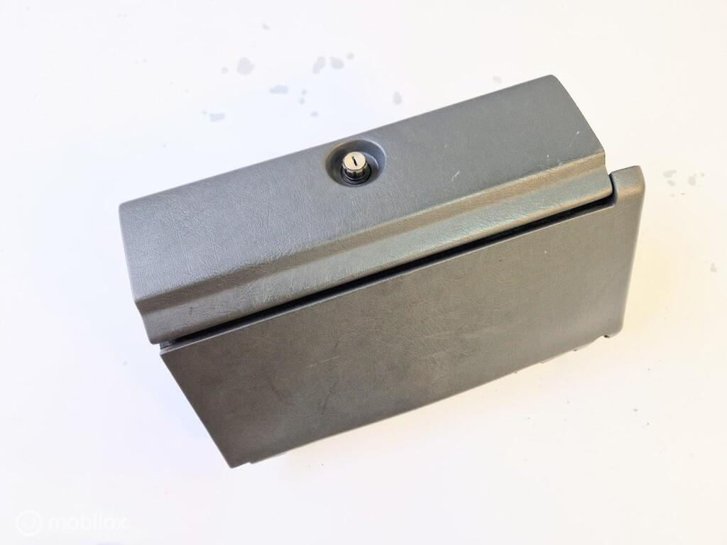 Dashboardkastje grijs Volvo 940 2.3i Polar ('90-'98), Gebruikt, Ophalen of Verzenden, Volvo, Volvo