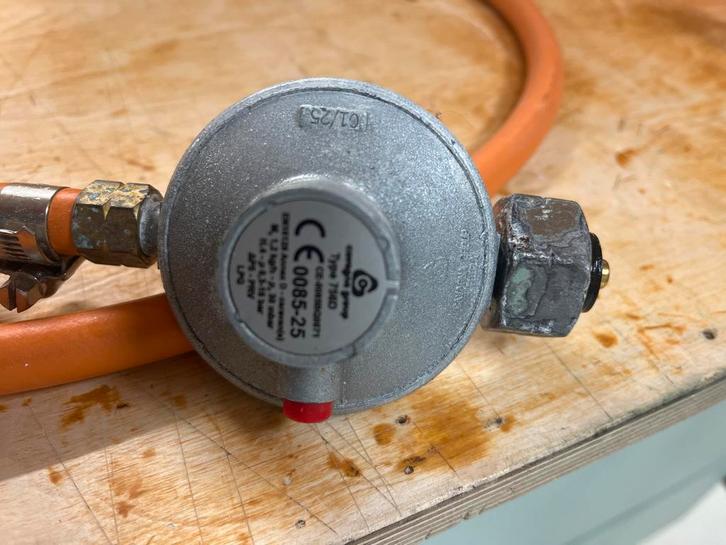 30mbar Gasdrukregelaar met slang, Caravans en Kamperen, Caravan accessoires, Gebruikt, Ophalen of Verzenden