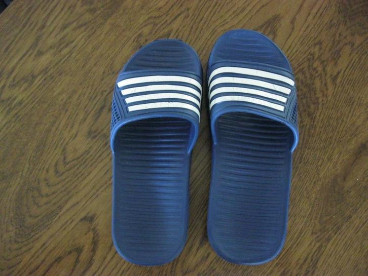 slippers 2 x / zgan, Kleding | Dames, Schoenen, Zo goed als nieuw, Slippers, Blauw, Ophalen