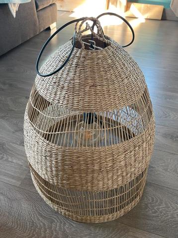 Prachtige rieten lamp beschikbaar voor biedingen