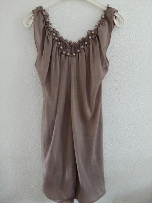 Jurk op de kniel.99cm Zara Large drapé taupekleur 1xGedragen, Kleding | Dames, Jurken, Zo goed als nieuw, Maat 42/44 (L), Overige kleuren
