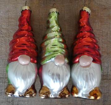 3 Gnoom gekleurde glazen kerstballen ornamenten. beschikbaar voor biedingen