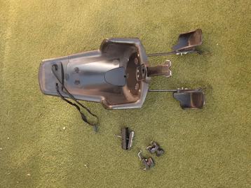 Kinderzitje - Achterzitje met voetsteuntjes beschikbaar voor biedingen