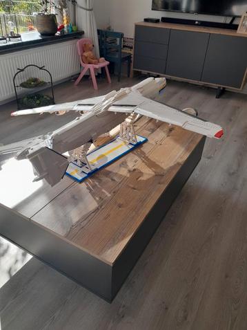 Te koop gigantisch groot vliegtuig  beschikbaar voor biedingen