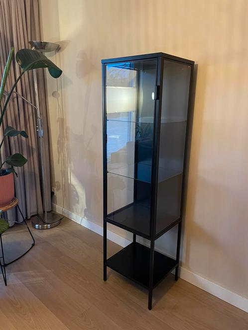 Vitrinekast zwart staal, Huis en Inrichting, Kasten | Vitrinekasten, Zo goed als nieuw, 150 tot 200 cm, Minder dan 50 cm, 25 tot 50 cm