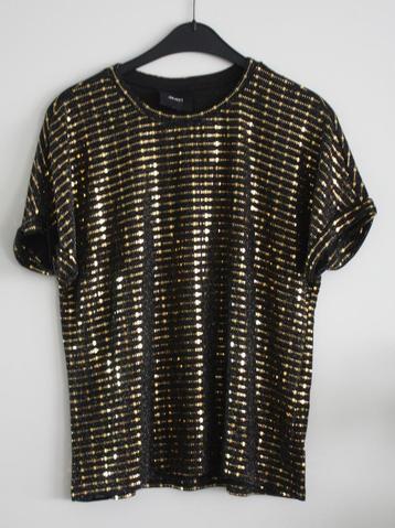 zwart shirt met goudkleurige patroon er op maat m beschikbaar voor biedingen