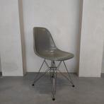 Vitra Eames Fiberglass Side Chair DSR stoel - Raw Umber