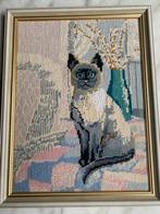 Gobelin geborduurd en ingelijst ‘Siamese kat’ 35 x 45 cm, Hobby en Vrije tijd, Borduren en Borduurmachines, Ophalen of Verzenden