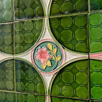 Set van 16 art nouveau tegels Belga, groen met bloem beschikbaar voor biedingen