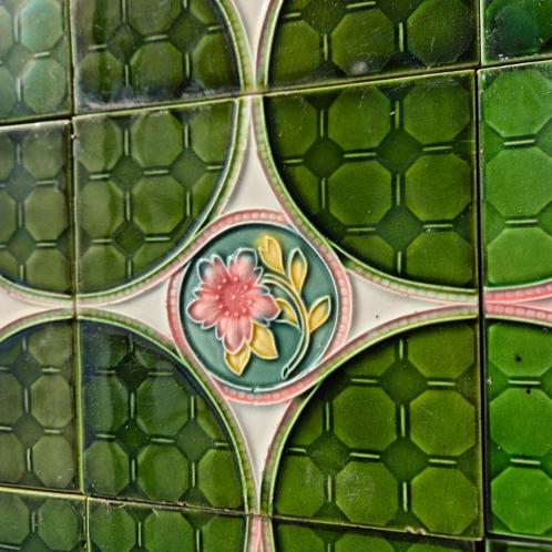 Set van 16 art nouveau tegels Belga, groen met bloem, Antiek en Kunst, Antiek | Wandborden en Tegels, Ophalen