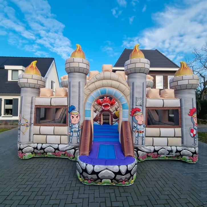 Nieuw Springkussen 'Draken kasteel' te huur, Hobby en Vrije tijd, Feestartikelen | Verhuur, Overige, Ophalen of Verzenden