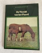 Boek / De wereld van het paard / vroeger en nu, Gelezen, Ophalen of Verzenden, Nerero Lugli, Overige onderwerpen