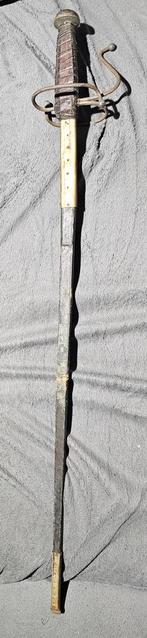Oud zwaard? Lijkt vast te zitten in schede. Deco, Antiek en Kunst, Kunst | Niet-Westerse kunst, Ophalen of Verzenden