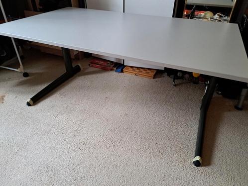 Gratis bureau tafel Ahrend verstelbaar, reparatie nodig?, Huis en Inrichting, Bureaus, Gebruikt, Ophalen