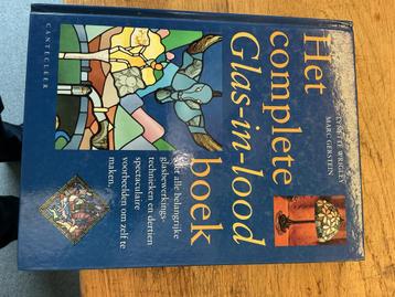 Het complete glas in lood boek beschikbaar voor biedingen