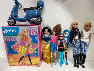 Diverse poppen collectie + Barbie doos beschikbaar voor biedingen