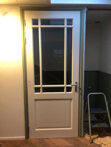 Deur met geslepen glas beschikbaar voor biedingen