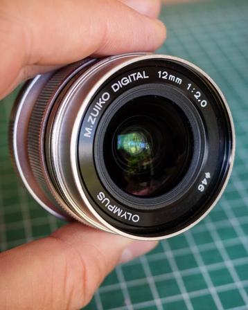 Olympus 12mm F2 beschikbaar voor biedingen