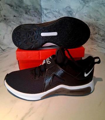 NIEUWSTAAT! 💯 NIKE AIR BELLA TR 5 Dames beschikbaar voor biedingen
