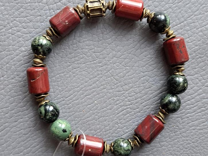 919 edelsteen armband Kambaba Jaspis 10mm & rode Jaspis, Sieraden, Tassen en Uiterlijk, Armbanden, Nieuw, Elastiek, Overige kleuren