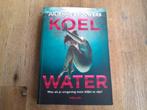 Julienne Brouwers/ Koel water, Ophalen of Verzenden, Gelezen
