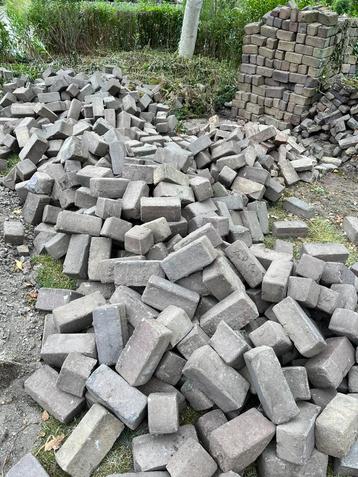 Dikformaat klinkers voor oprit of tuinpad beschikbaar voor biedingen