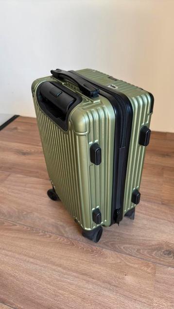 Handbage koffer beschikbaar voor biedingen