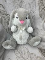 Grote knuffel Grijs / wit Konijn ( paashaas ), Ophalen of Verzenden, Nieuw, Konijn