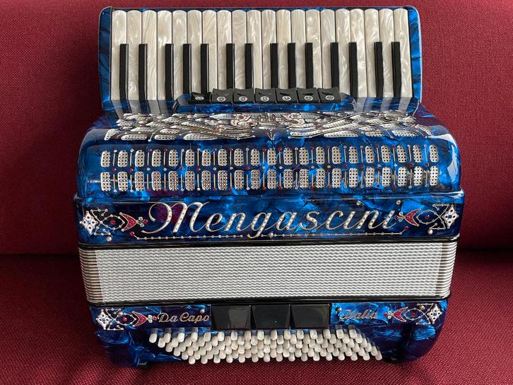 Z.g.a.n. Mengascini Aurora IV accordeon . 96 bas . 4 korig ., Muziek en Instrumenten, Accordeons, Zo goed als nieuw, Toetsaccordeon