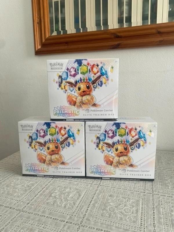 Pokémon Center Prismatic Evolutions Elite Trainer Box, Hobby en Vrije tijd, Verzamelkaartspellen | Pokémon, Nieuw, Boosterbox
