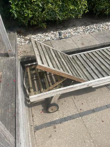 Teakhouten lig bed BOIS LE DUC beschikbaar voor biedingen