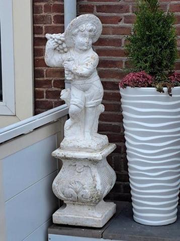 2 mooie tuinbeelden  beschikbaar voor biedingen