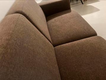 Couch practically new beschikbaar voor biedingen