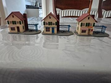 3 huisjes  beschikbaar voor biedingen