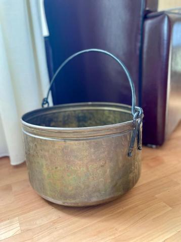 Vintage koperen ketel beschikbaar voor biedingen