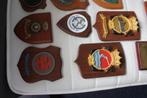 37 militaire schildjes, Verzamelen, Militaria | Algemeen, Ophalen of Verzenden, Landmacht, Nederland