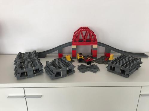 Lego duplo spoorbrug, rails wissels, kruising en machinisten, Kinderen en Baby's, Speelgoed | Duplo en Lego, Zo goed als nieuw