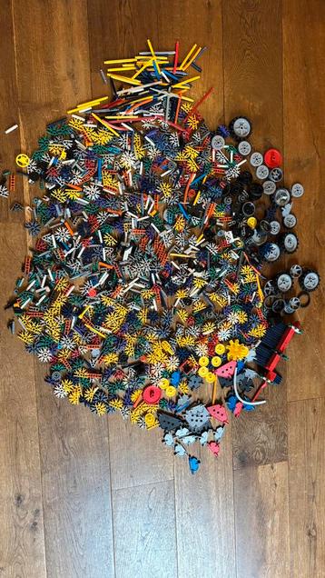 Knex, heel veel onderdelen beschikbaar voor biedingen
