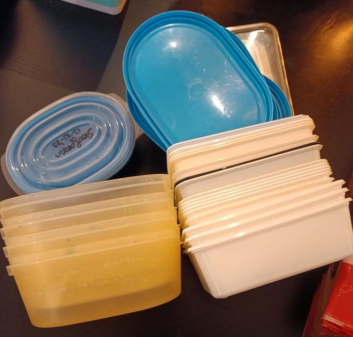 Gratis af te halen diversen, veel bakjes met deksel etc, Diversen, Rommelmarktspullen, Ophalen