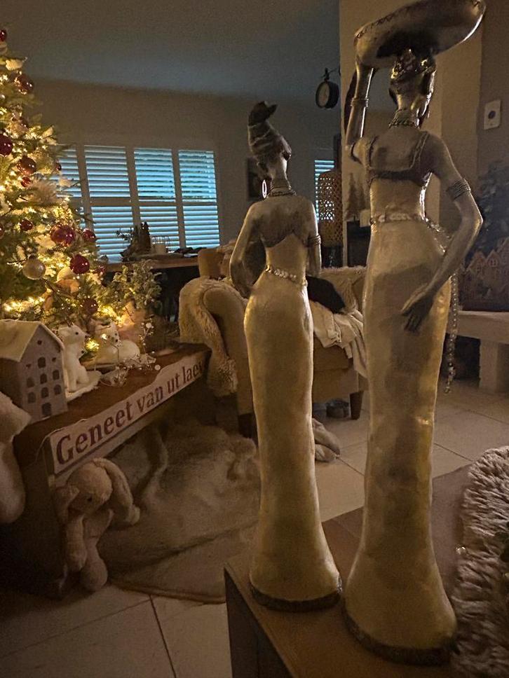 Afrikaanse beelden - Vrouw met schaal en kruik, Tuin en Terras, Tuinbeelden, Gebruikt, Mensenbeeld, Overige materialen, Ophalen of Verzenden