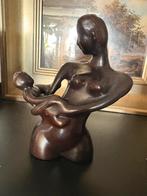 Houten sculptuur van moeder en kind, Ophalen of Verzenden, Zo goed als nieuw