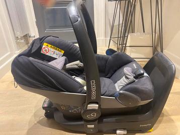 Maxi Cosi + Isofix zwart  beschikbaar voor biedingen
