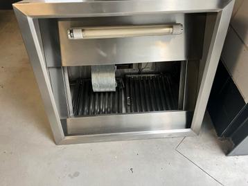 Kleine afzuigkap met motor en lamp beschikbaar voor biedingen