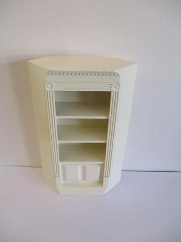 poppenhuis hoekkast beschikbaar voor biedingen