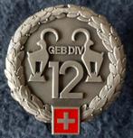 Zwitserland baretembleem 12e Berginfanterie Divisie, Verzamelen, Militaria | Algemeen, Ophalen of Verzenden, Landmacht, Nederland