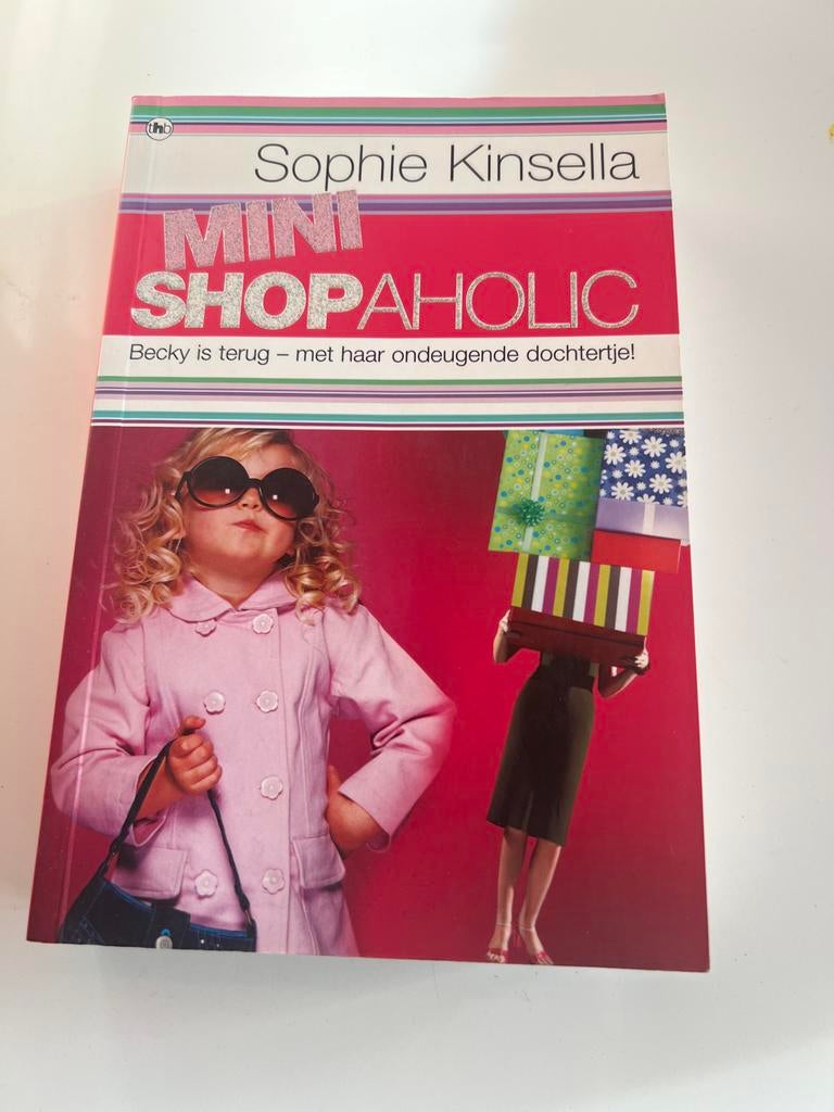 Mini Shopaholic - Sophie Kinsella, Boeken, Ophalen of Verzenden, Zo goed als nieuw, Nederland