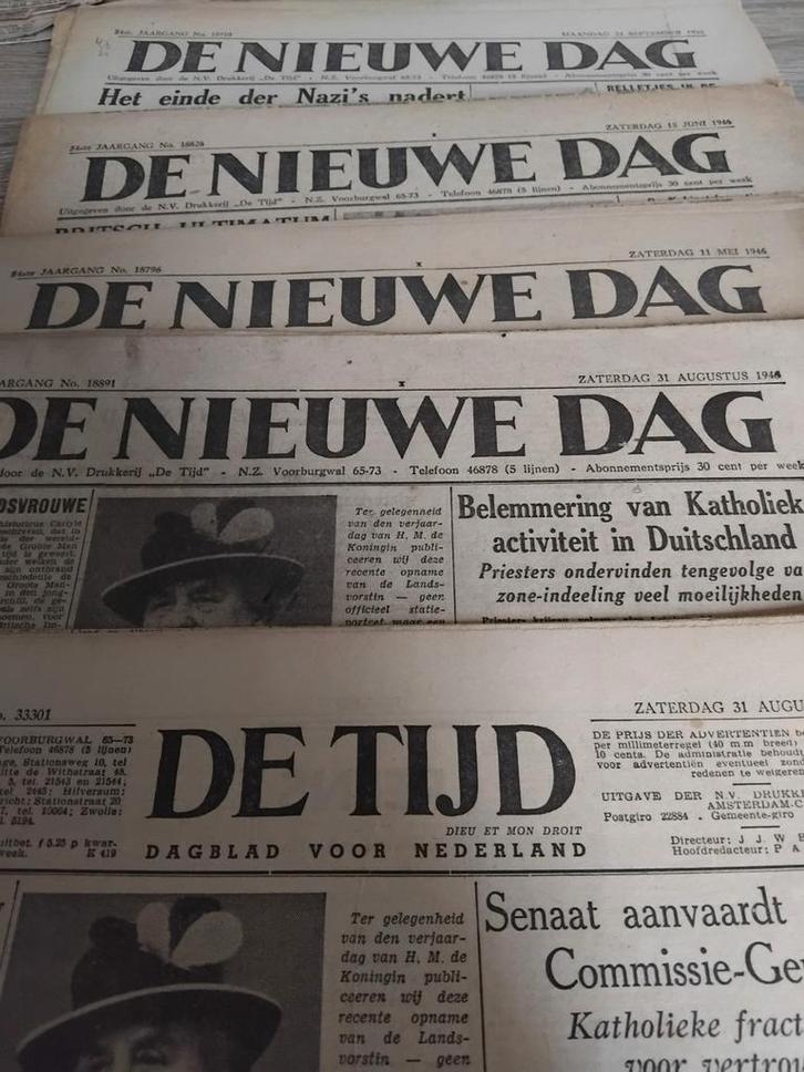 Oude Kranten - De Nieuwe Dag & De Tijd, Verzamelen, Tijdschriften, Kranten en Knipsels, Krant, Nederland, 1940 tot 1960, Ophalen of Verzenden