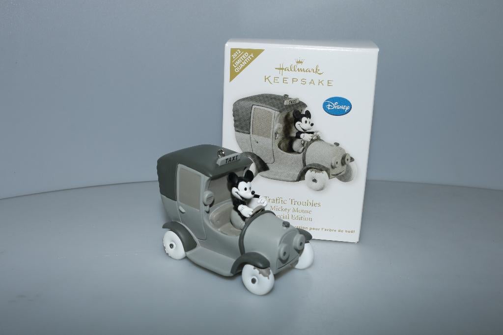 Mickey Mouse Traffic Troubles taxi Keepsake Hallmark kerst, Verzamelen, Disney, Ophalen of Verzenden, Mickey Mouse, Nieuw, Beeldje of Figuurtje