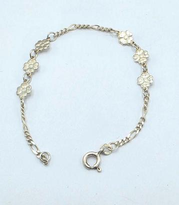 Zilveren Armband met Bloemen
 beschikbaar voor biedingen
