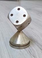 vintage metalen dobbelsteen op poot presse-papier, Antiek en Kunst, Ophalen of Verzenden